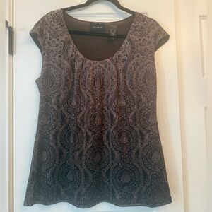 NWOT AXCESS BROWN PAISLEY TOP WITH CAP SLEEVES
